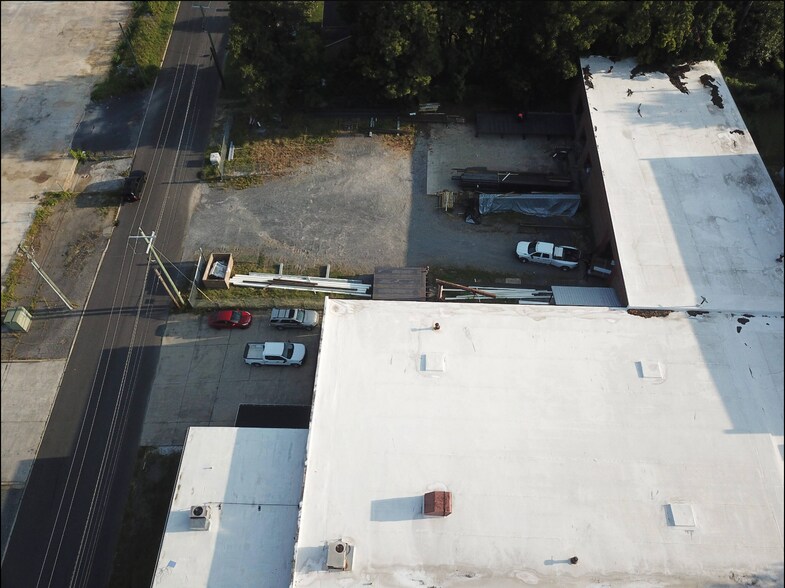 More Photos Of 503 11th Ave, Dalton Manufacturing For Sale