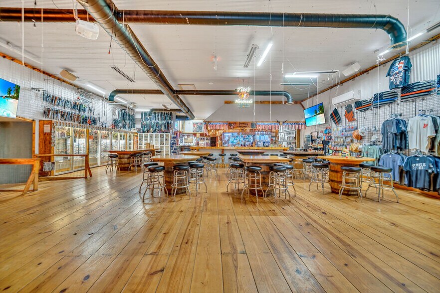 More Photos Of 602 Clark St, Utica Restaurant For Sale