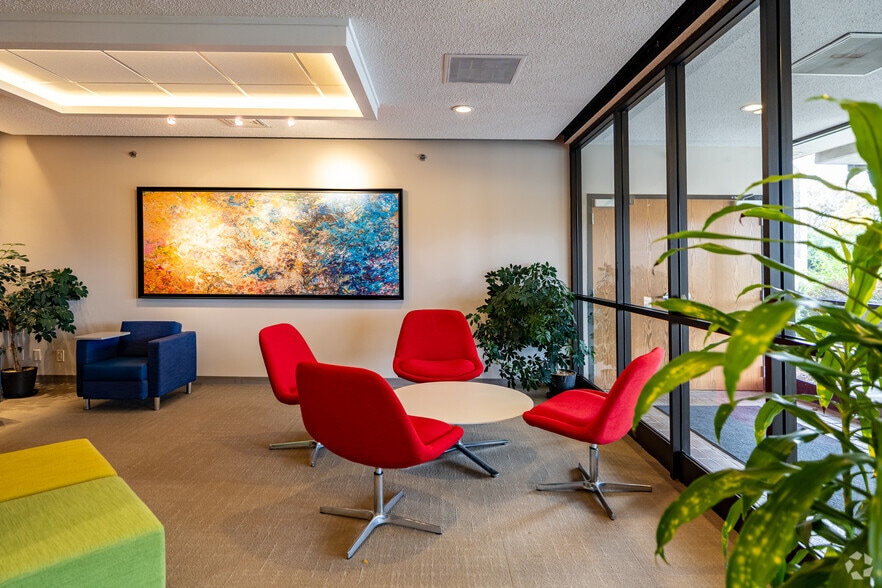 More Photos Of 250 S Executive Dr, Brookfield Office For Lease