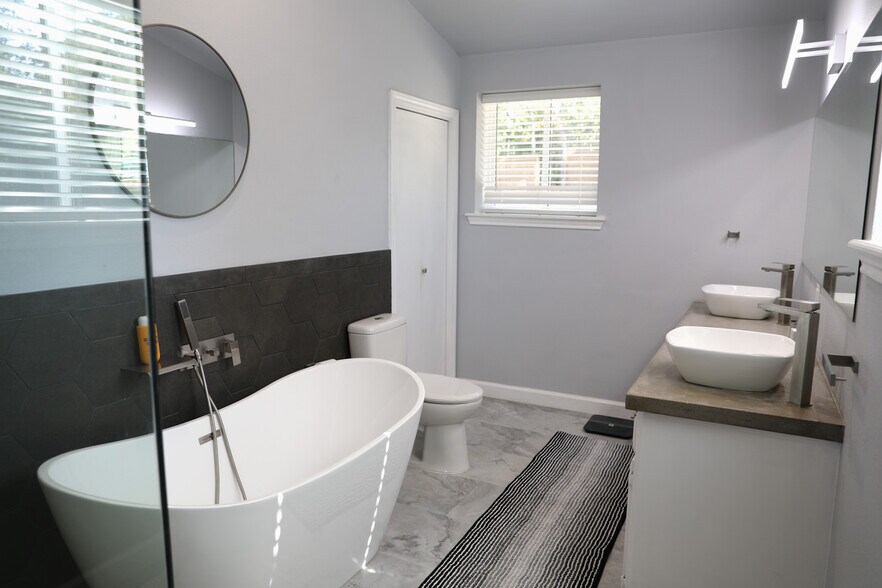 More Photos Of 6159 Crestview Dr, Athens Specialty For Sale