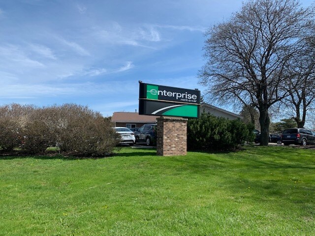 More Photos Of W229N2573 Duplainville Rd, Waukesha Storefront Retail Office For Lease