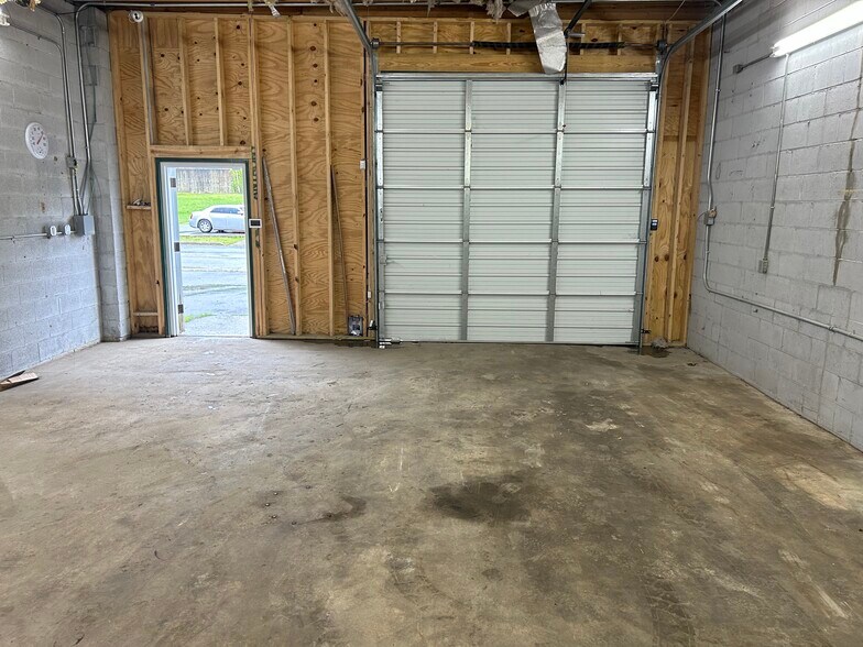 More Photos Of 404-406 Gulpha St, Hot Springs National Park Warehouse For Lease