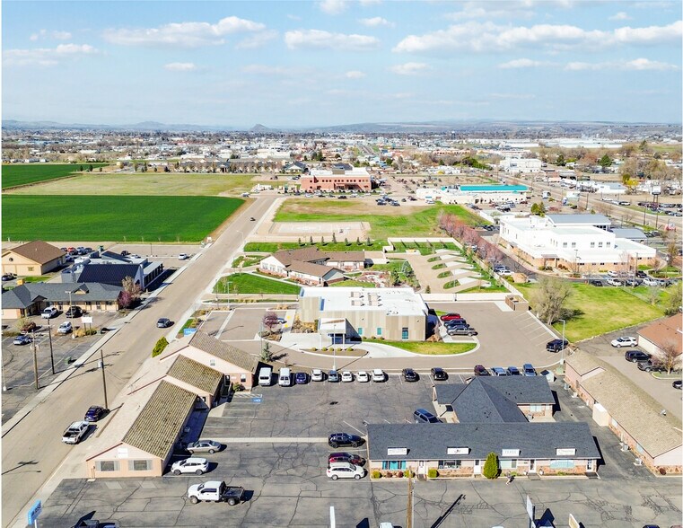 More Photos Of 815 NW 13th St, Fruitland Medical For Sale