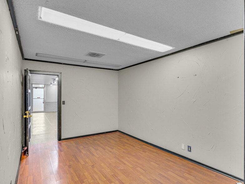 More Photos Of 811 E 1st St, Newberg Storefront Retail Residential For Lease