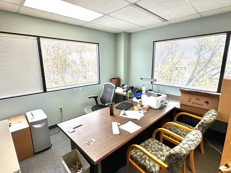 More Photos Of 901 Lincolnway, La Porte Medical For Sale