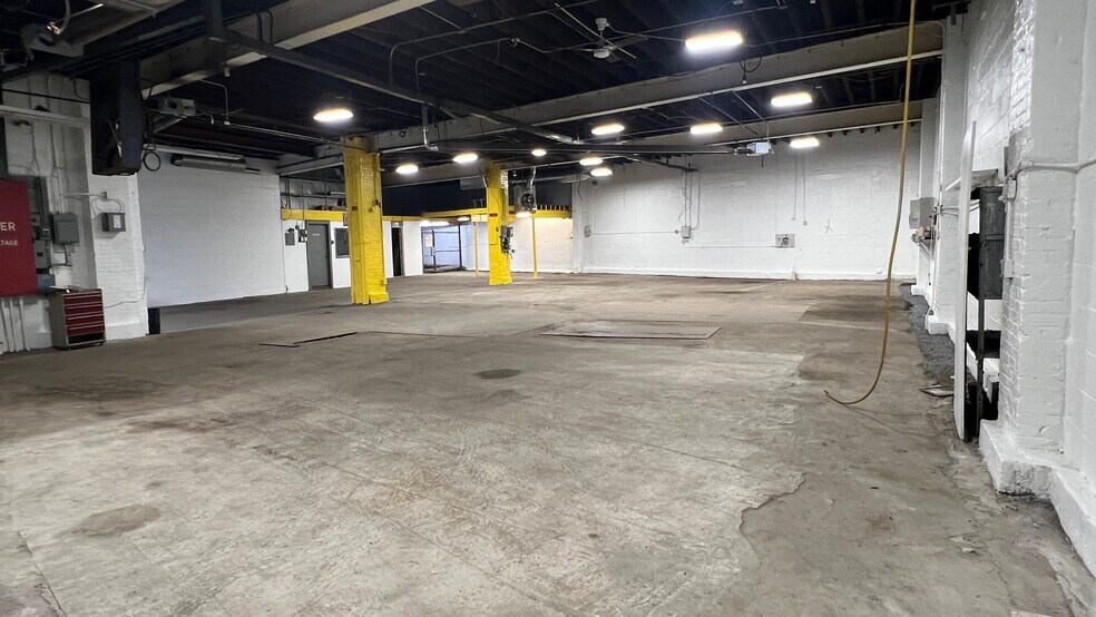 More Photos Of 396 Morris Park Ave, Bronx Service For Lease