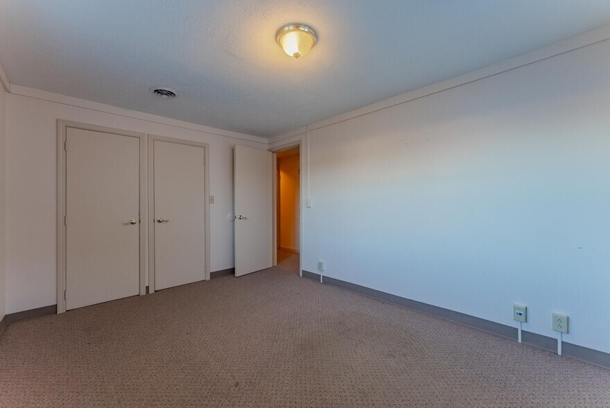 More Photos Of 508 N Broadway, Peru Office For Sale