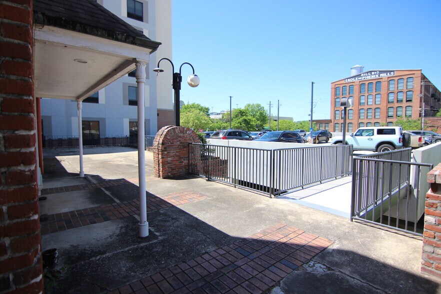 More Photos Of 1211 Broadway, Columbus Restaurant For Lease