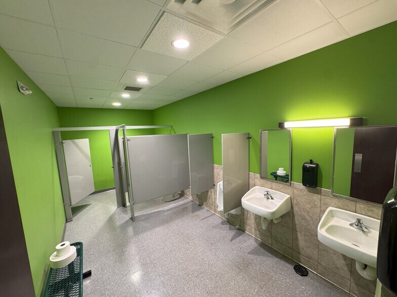 More Photos Of 401 E Conde St, Janesville Warehouse For Sale