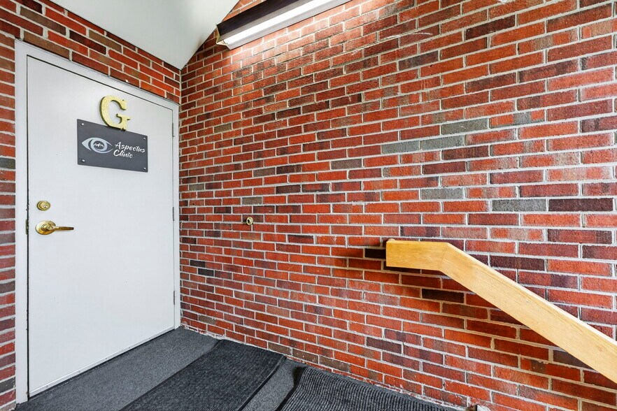 More Photos Of 10130-10134 Colvin Run Rd, Great Falls Medical For Lease