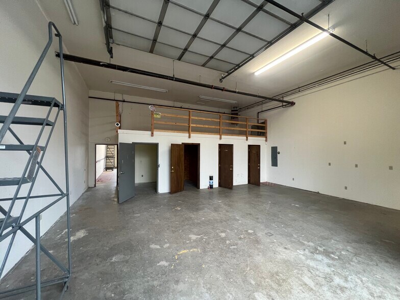 More Photos Of 59 Chennel Dr, Concord Office For Sale