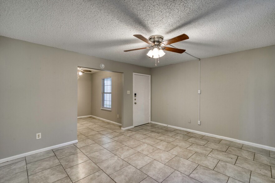 More Photos Of 2000 Kazmeier Plz, Bryan Apartments For Sale