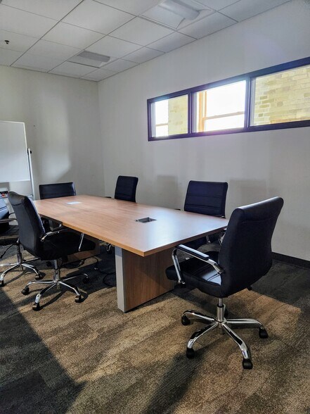 More Photos Of 1037 W McKinley Ave, Milwaukee Loft Creative Space For Lease