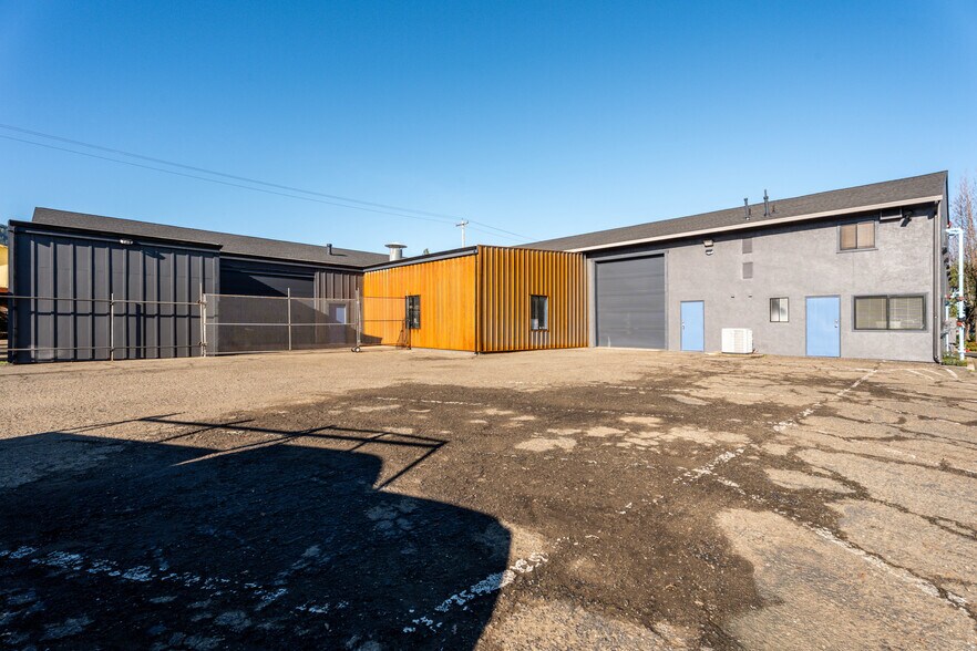 Primary Photo Of 902 Waugh Ln, Ukiah Warehouse For Sale