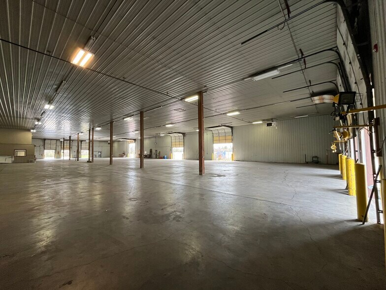 More Photos Of 2529 W Ferguson Rd, Fort Wayne Warehouse For Lease