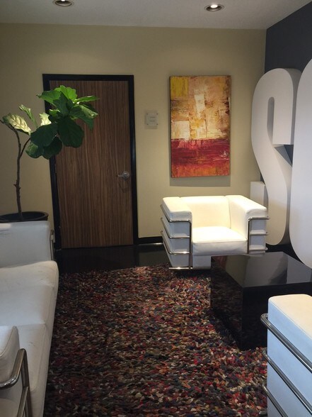 More Photos Of 2402-2406 W 8th Ct, Hialeah Warehouse For Lease