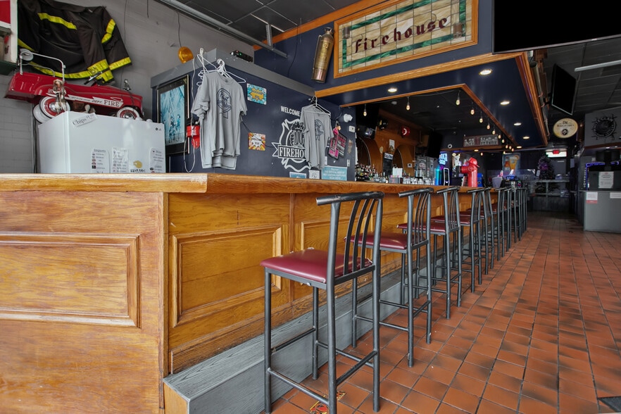 More Photos Of 314 State St, Alton Restaurant For Sale