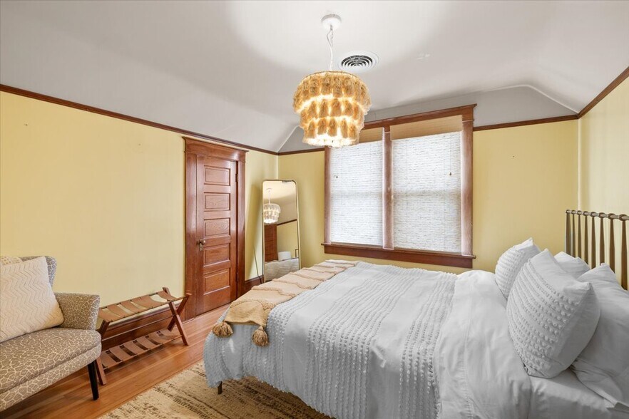 More Photos Of 139 SW I St, Grants Pass Specialty For Sale