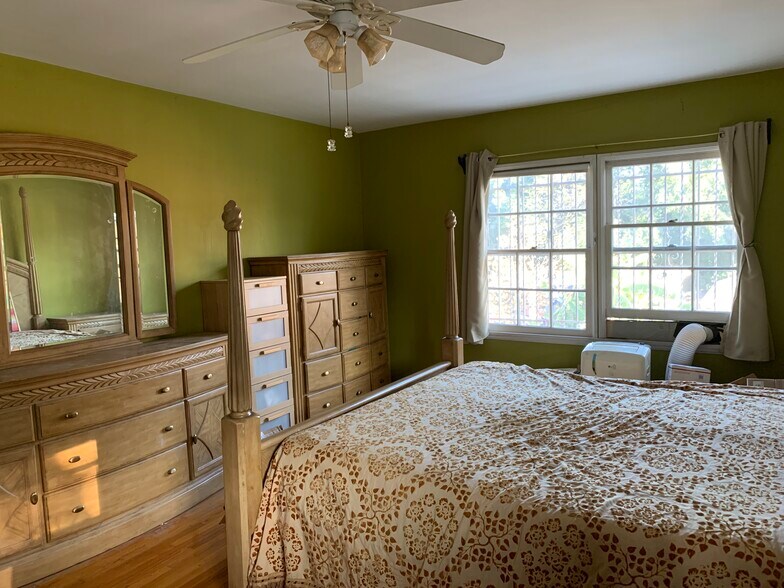 More Photos Of 1826 Wellington Rd, Los Angeles Specialty For Sale