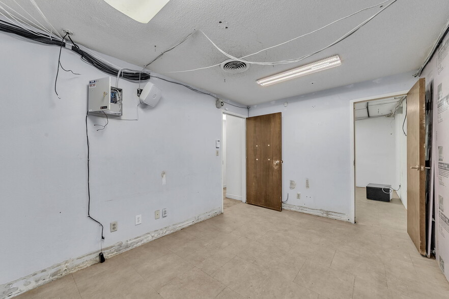 More Photos Of 2685 Durango Dr, Colorado Springs Warehouse For Lease