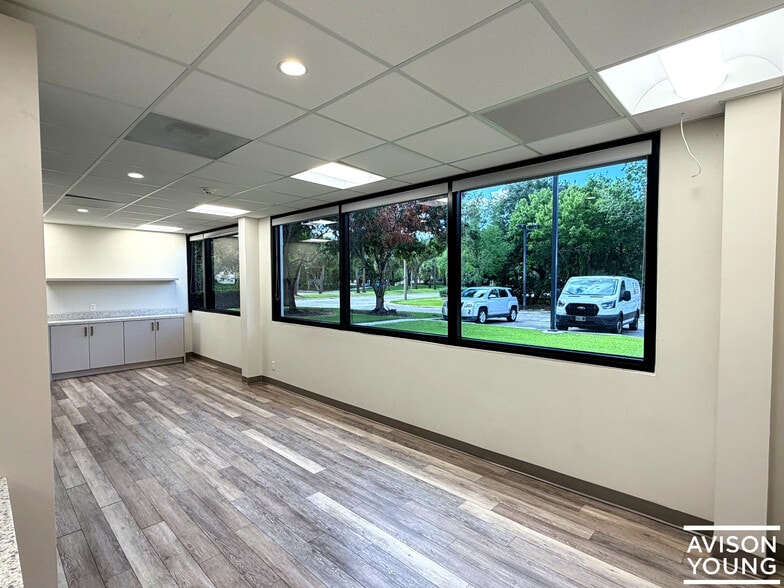 More Photos Of 500 Sawgrass Corporate Pky, Sunrise Office For Lease