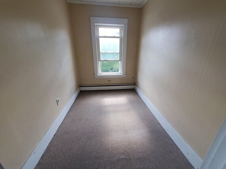 More Photos Of 17 Summer St, Dover-Foxcroft Office For Sale