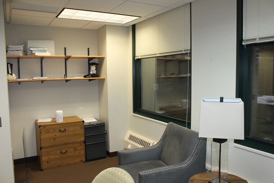 More Photos Of 111 N Wabash Ave, Chicago Office For Lease