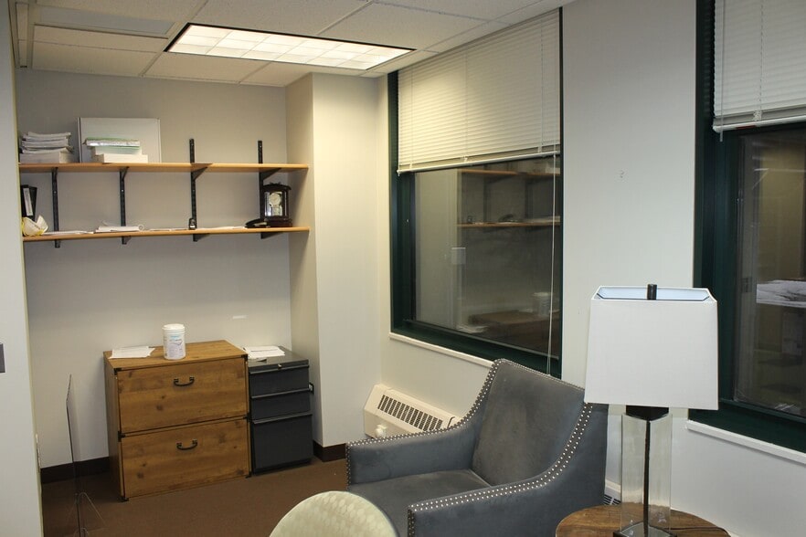 More Photos Of 111 N Wabash Ave, Chicago Office For Sale