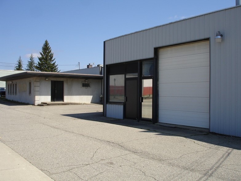 More Photos Of 1422-1434 Lake Lansing Rd, Lansing Warehouse For Lease