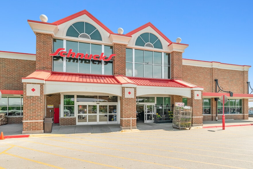 More Photos Of 2206 Barnes Blvd, Rockford Supermarket For Sale