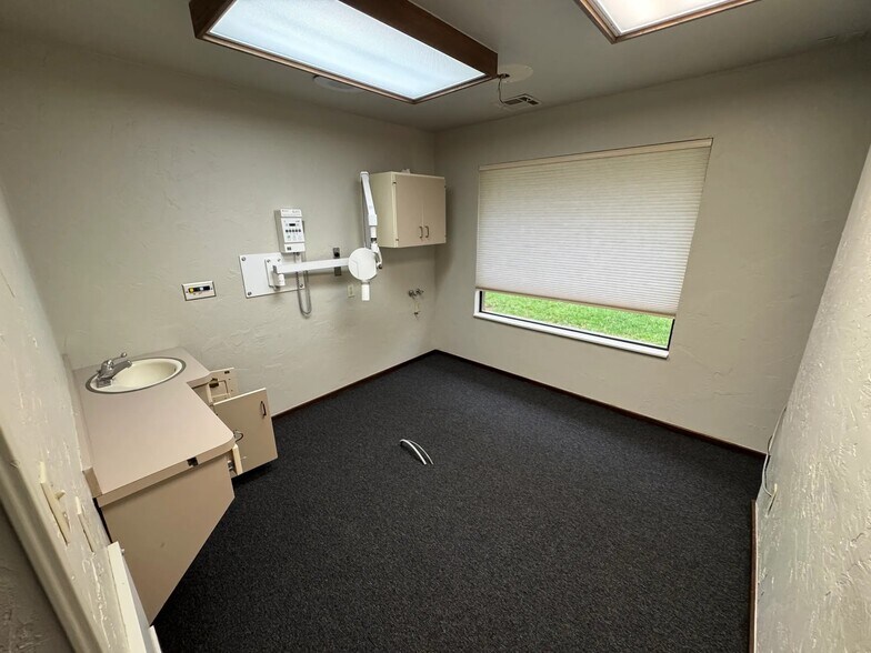 More Photos Of 216 E 10th Street Plz, Edmond Medical For Lease