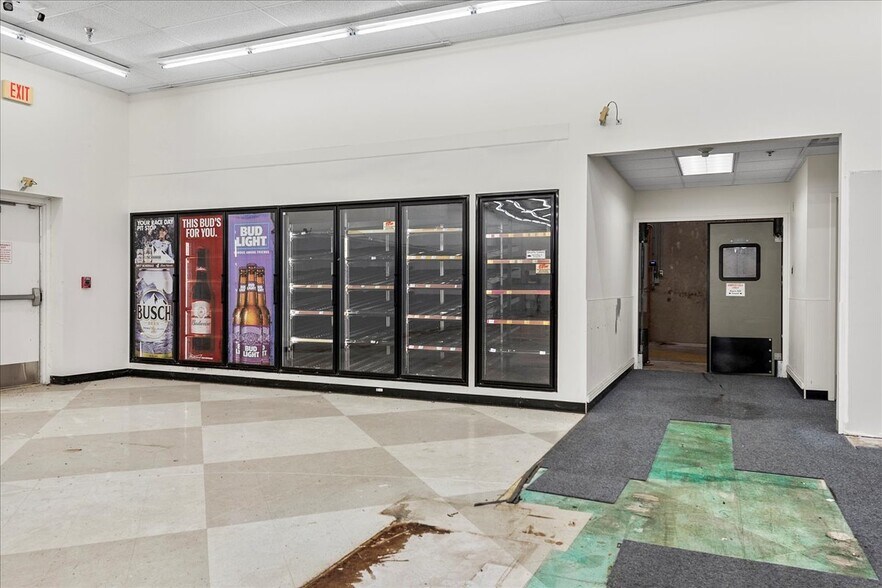 More Photos Of 920 E North Grand Ave, Springfield Freestanding For Lease