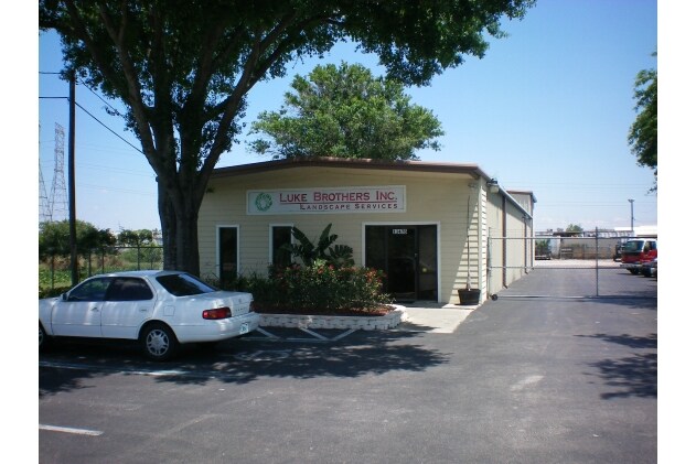 More Photos Of 11475 49th St N, Clearwater Warehouse For Lease