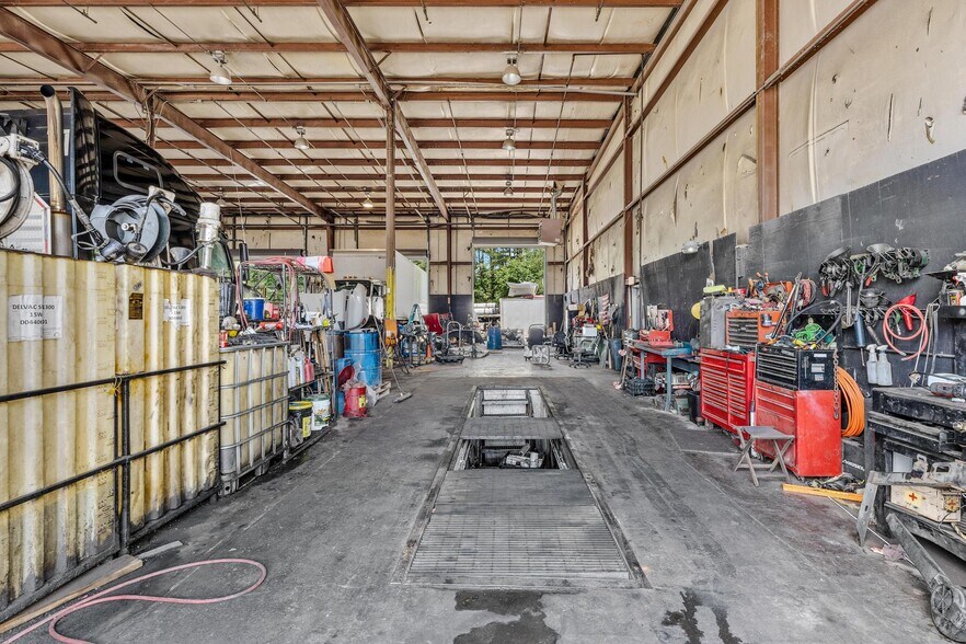 More Photos Of 6525 Marbut Rd, Lithonia Warehouse For Lease