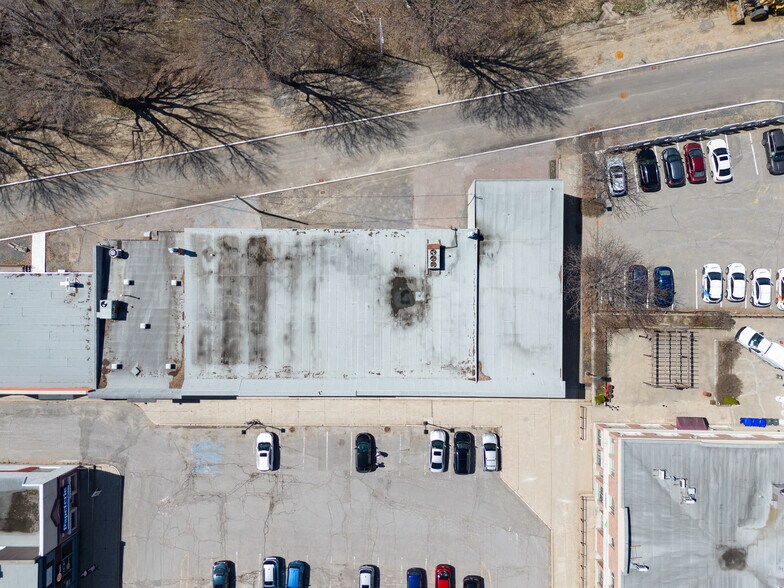 More Photos Of 200 Pl Du 21-Mars, Nicolet Department Store For Lease