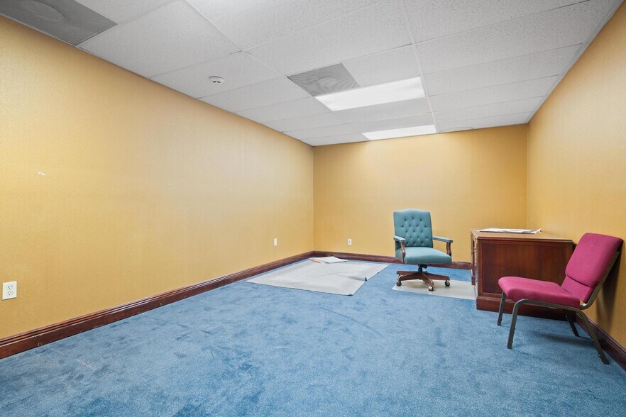 More Photos Of 16255 Aviation Loop Dr, Brooksville Manufacturing For Lease