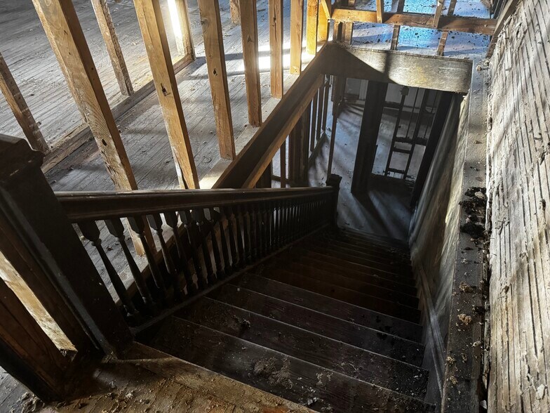 More Photos Of 109 S Main St, Nazareth Storefront Retail Residential For Sale