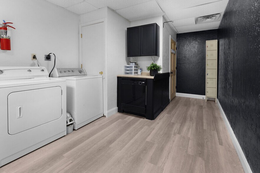 More Photos Of 1104 11th St, Wichita Falls Storefront Retail Office For Sale