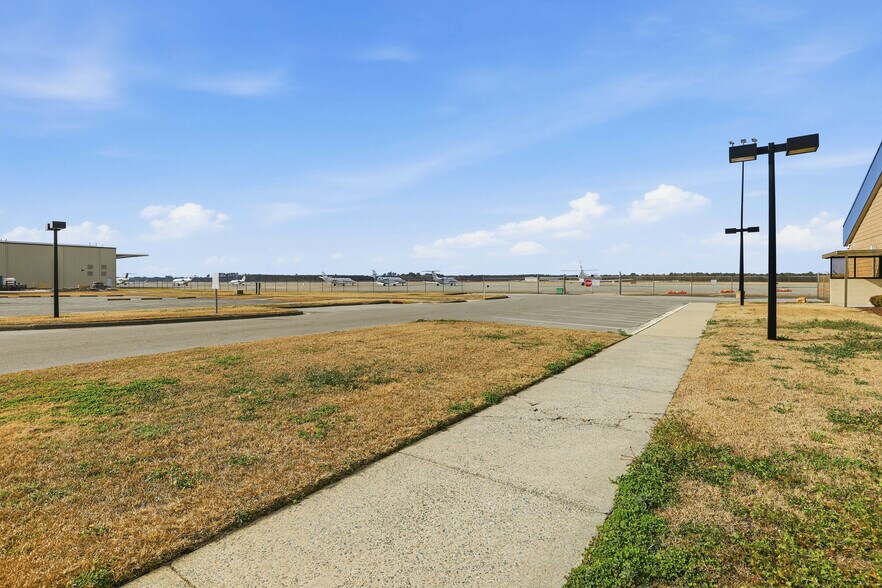 More Photos Of 2780 Jetport Rd, Kinston Office For Lease