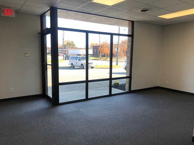More Photos Of 2906-2924 Baltic Ave, Greensboro Industrial For Lease