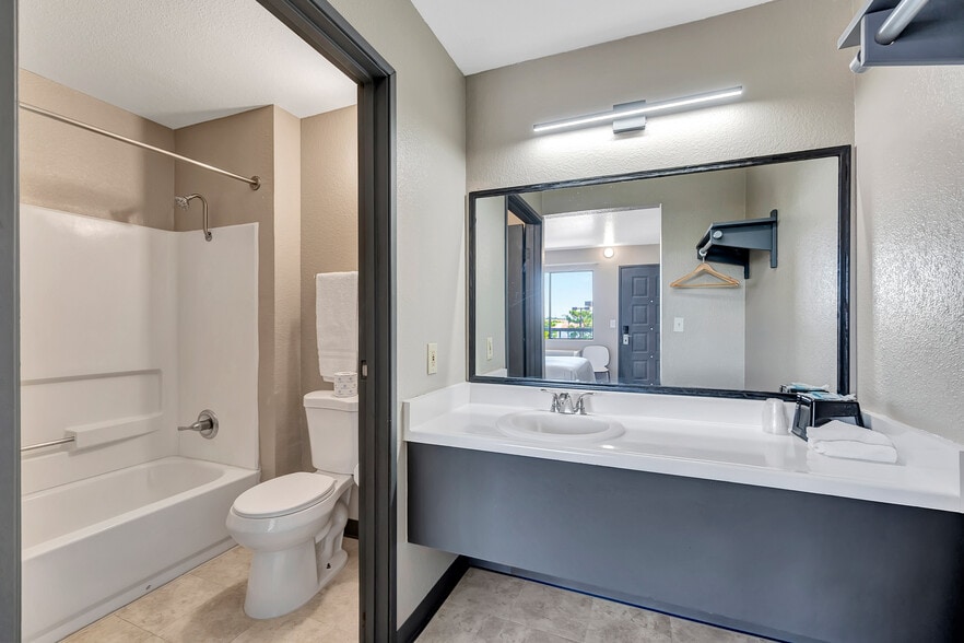 More Photos Of 8062 Garden Grove Blvd, Garden Grove Hotel For Sale