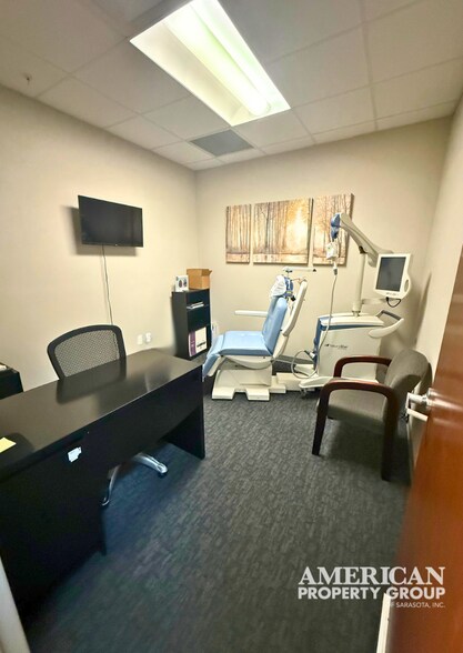 More Photos Of 5715 21st Ave W, Bradenton Medical For Sale