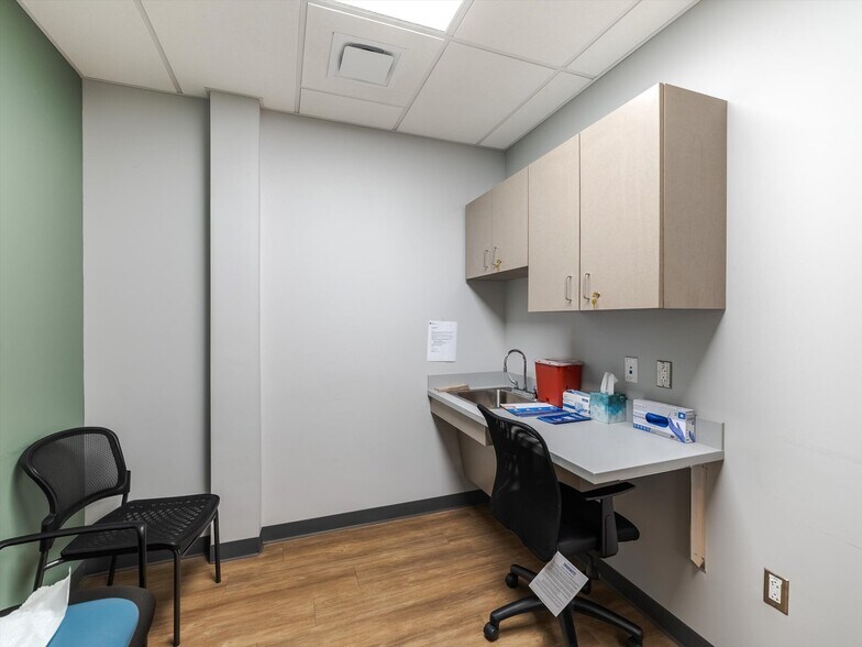 More Photos Of 520 W Roosevelt Blvd, Philadelphia Medical For Sale