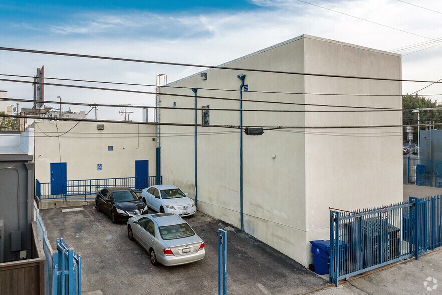 More Photos Of 1241 S Fairfax Ave, Los Angeles Storefront Retail Office For Lease