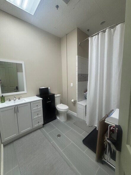 More Photos Of 24001 Orchard Lake Rd, Farmington Hills Medical For Lease