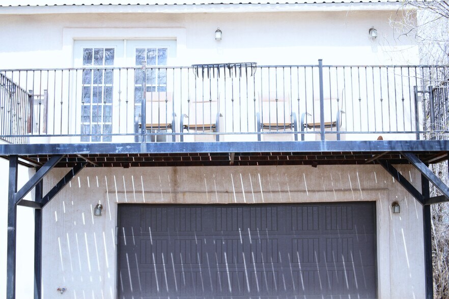 More Photos Of 404 3rd St, Capitan Flex For Sale