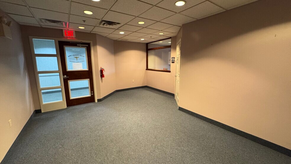 More Photos Of 2925 William Penn Hwy, Easton Office For Lease