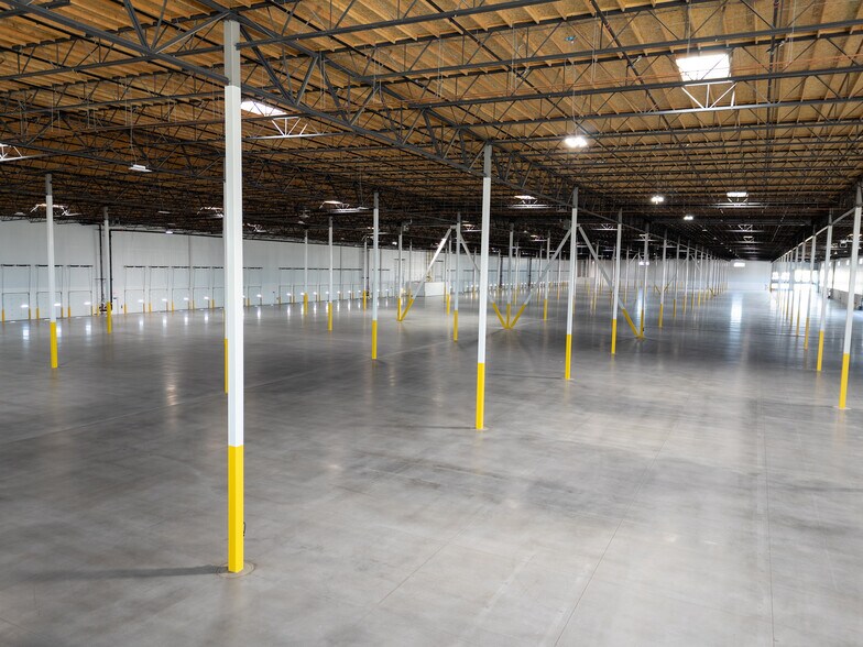 More Photos Of 5005 E Cartier Ave, Las Vegas Service For Lease