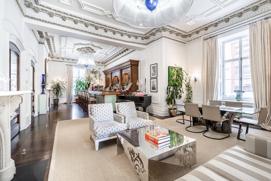 More Photos Of 1175-1183 Pl Du Frère-André, Montréal Office For Sale