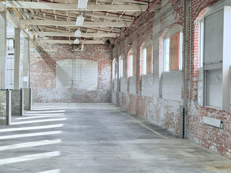 More Photos Of 1140 Garfield Ave, Lancaster Manufacturing For Sale
